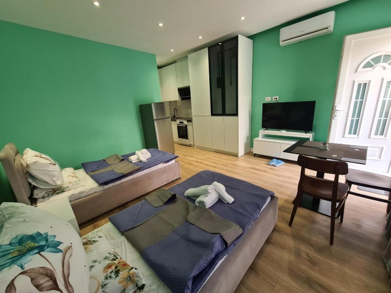 Center Apartment *